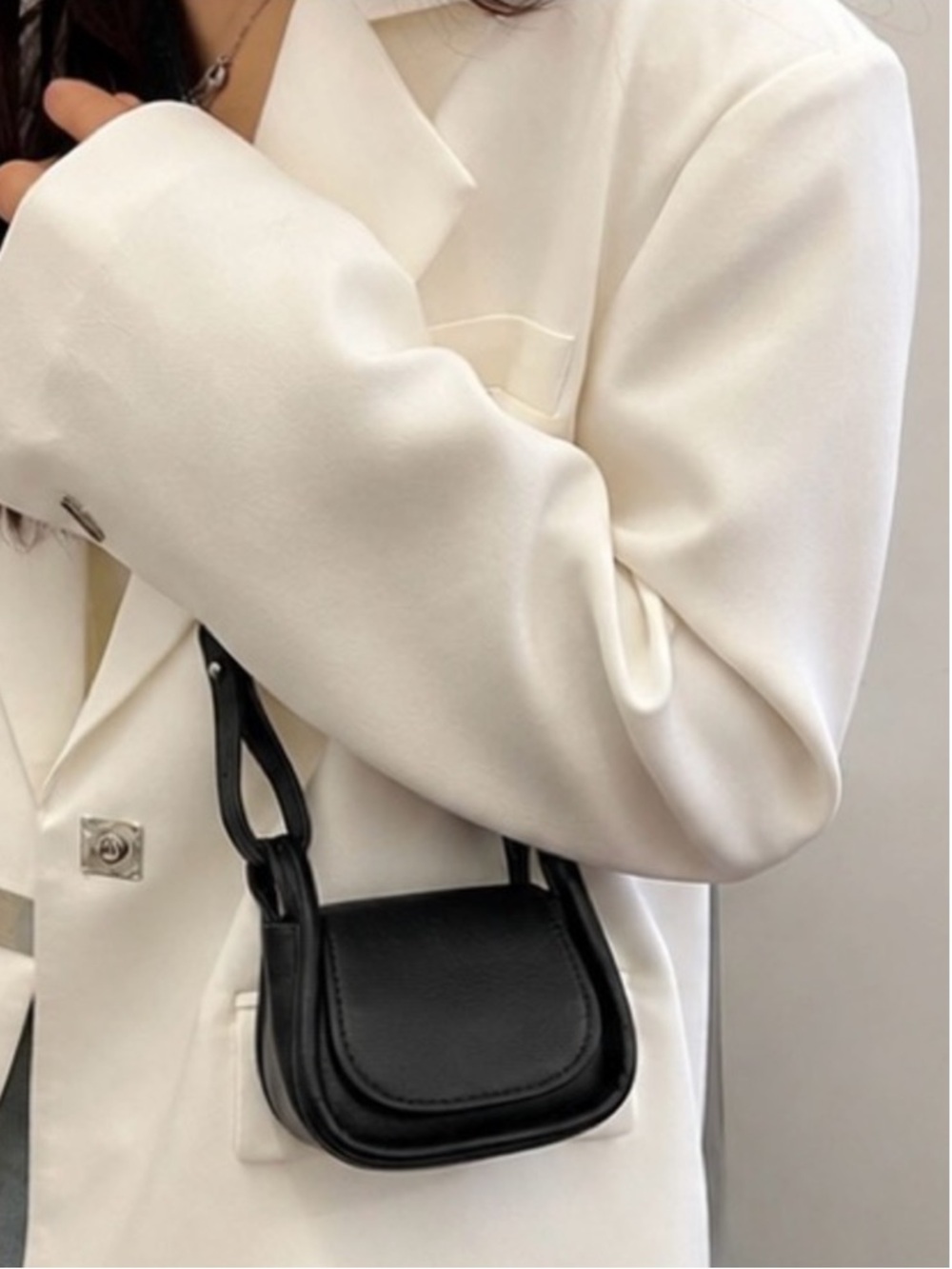 Classic Noir Saddle Crossbody Bag